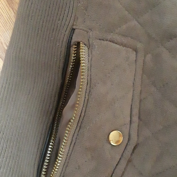 Women's XS Vest, EUC - Picture 6 of 8